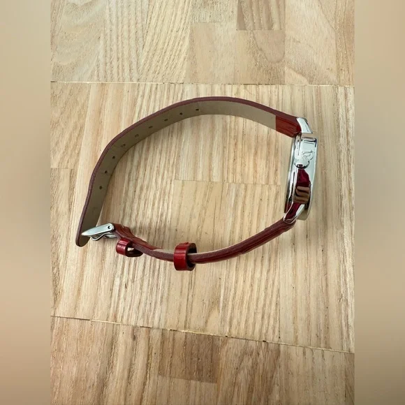 Timex ladies silver tone red leather classic watch NEW BATTERY - Picture 7 of 11